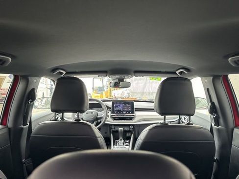 Used 2025 Jeep Compass Limited image 30