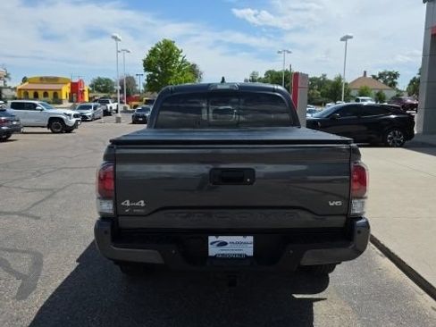 Used 2021 Toyota Tacoma Limited AWD/4WD image 4