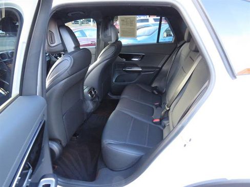 Used 2025 Mercedes-Benz GLC 300 4MATIC image 20