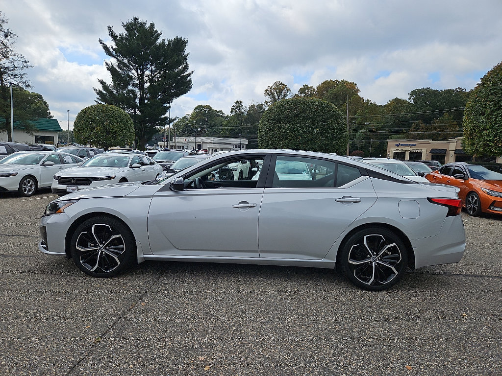 Certified 2023 Nissan Altima 2.5 SR w/ SR Premium Package FWD image 5