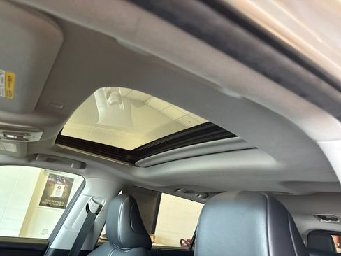 Used 2020 Toyota Highlander XLE FWD image 25