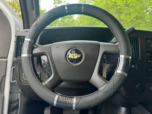 Used 2017 Chevrolet Express 2500 RWD image 12