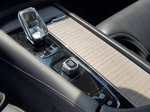 Certified 2023 Volvo XC90 B6 Ultimate w/ Protection Package Premier image 27