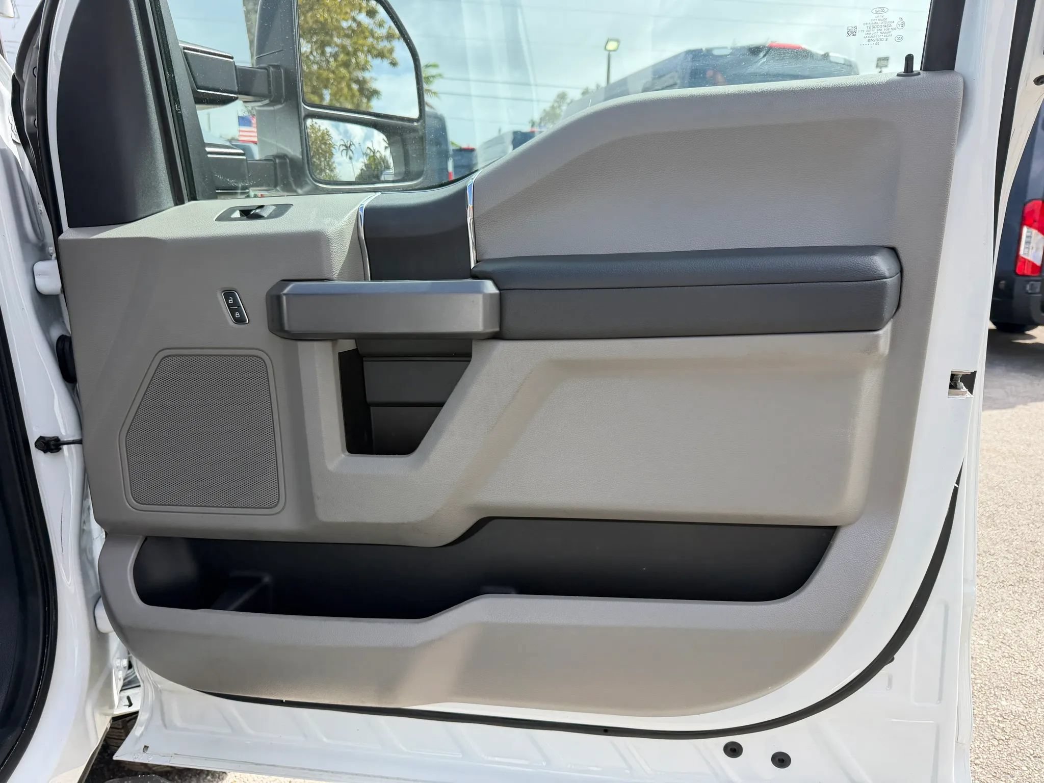 Used 2022 Ford F350 4x4 Crew Cab XLT image 18