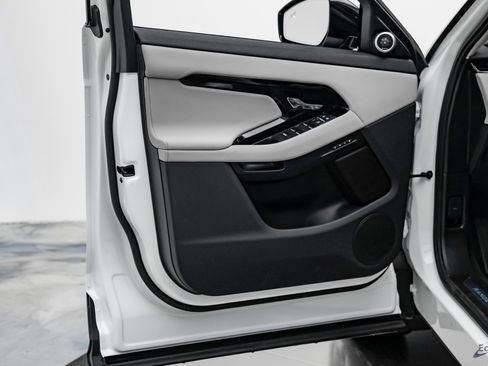 Used 2024 Land Rover Range Rover Evoque Dynamic SE image 74