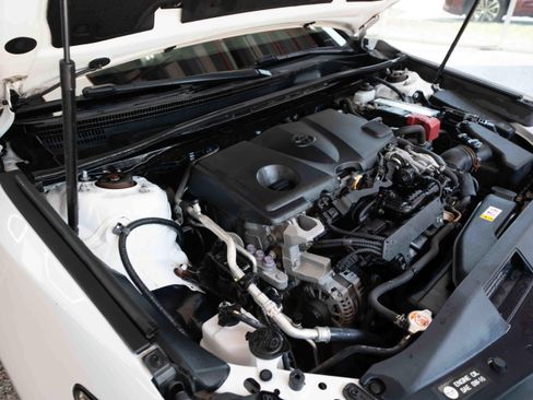 Used 2019 Toyota Camry XSE FWD image 31
