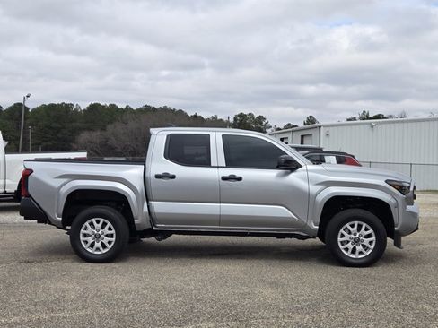 Used 2025 Toyota Tacoma SR image 5