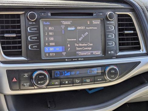 Used 2019 Toyota Highlander XLE image 14