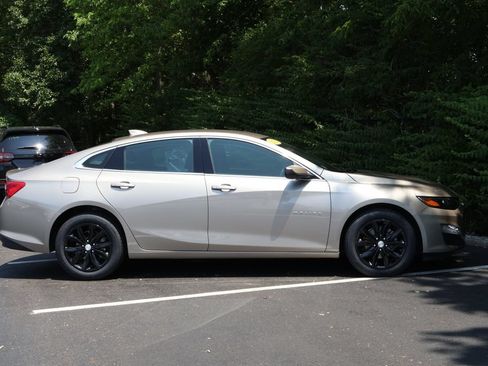 Used 2023 Chevrolet Malibu LT FWD image 9