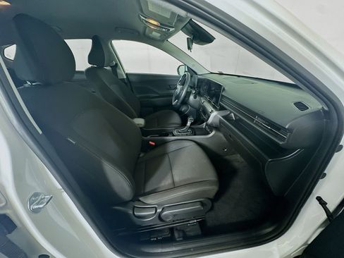 Used 2025 Hyundai Kona SEL image 32