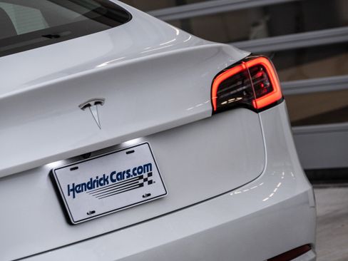 Used 2023 Tesla Model 3 Standard Range image 30