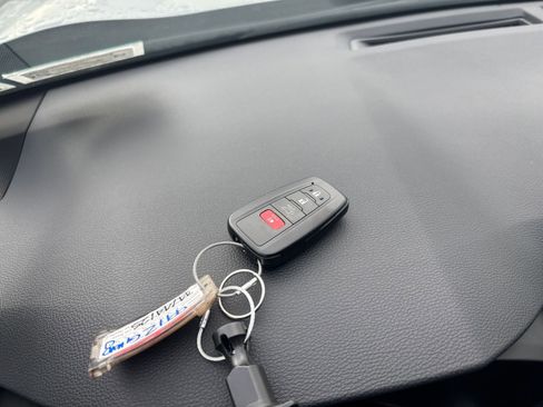 Used 2025 Toyota RAV4 XLE image 22