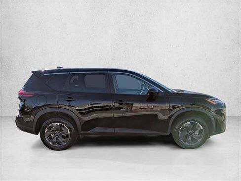 Used 2024 Nissan Rogue SV image 4