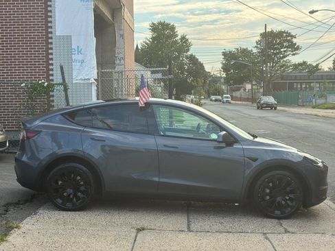 Used 2022 Tesla Model Y Long Range AWD/4WD image 10
