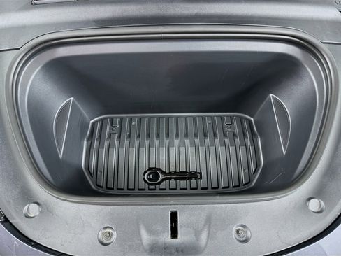 Used 2023 Tesla Model Y Long Range image 31