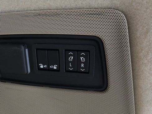 Used 2022 Cadillac Escalade Premium Luxury image 10