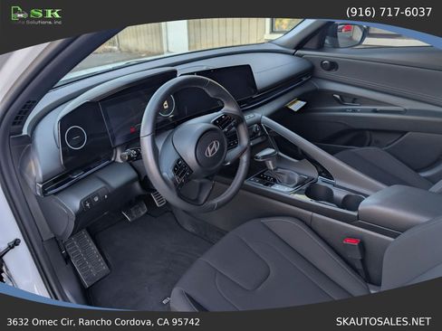 Used 2025 Hyundai Elantra SEL FWD image 12