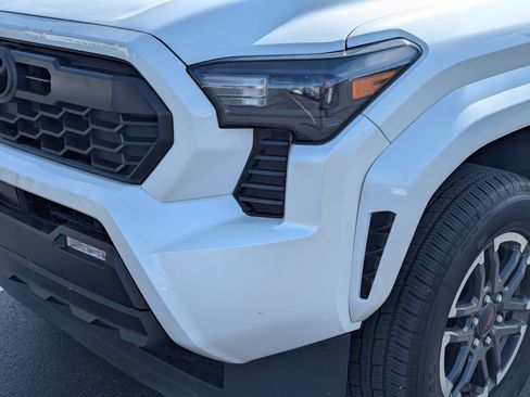 Used 2025 Toyota Tacoma TRD Sport AWD/4WD image 14