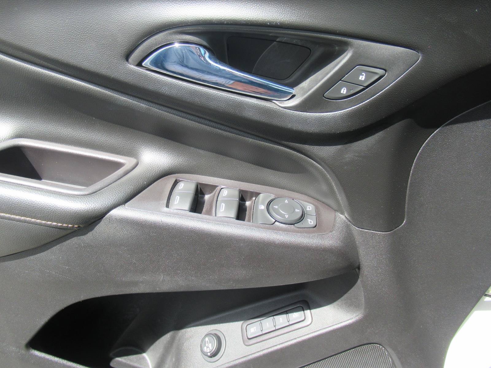 Used 2020 Chevrolet Equinox Premier FWD image 22