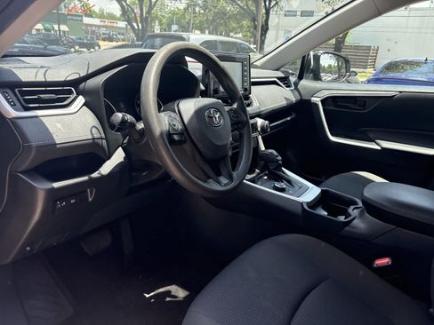 Used 2021 Toyota RAV4 LE AWD/4WD image 2