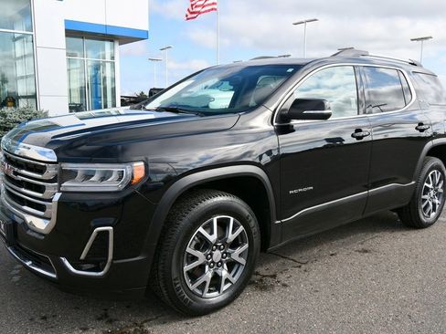 Certified 2023 GMC Acadia SLT image 2