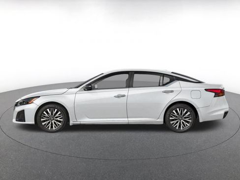 Used 2025 Nissan Altima 2.5 SV FWD image 3