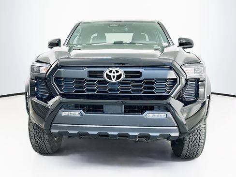 Used 2025 Toyota Tacoma TRD Off-Road image 2
