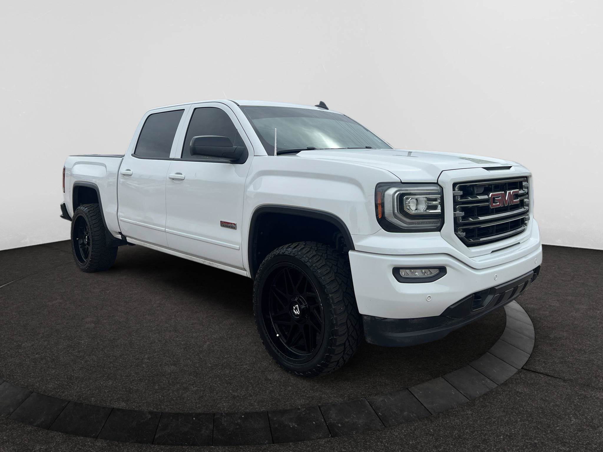 Used 2017 GMC Sierra 1500 SLT AWD/4WD image 4