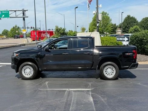 Used 2023 Chevrolet Colorado W/T w/ Advanced Trailering Package AWD/4WD image 2