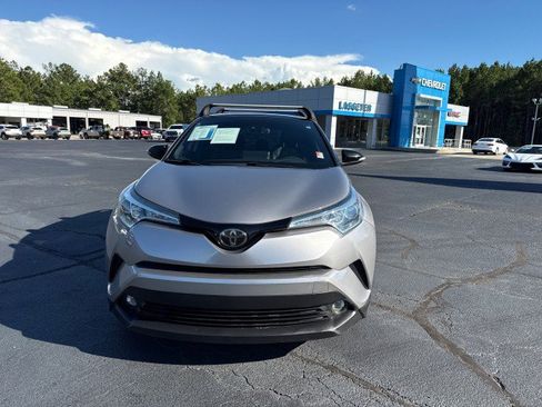 Used 2019 Toyota C-HR XLE FWD image 8