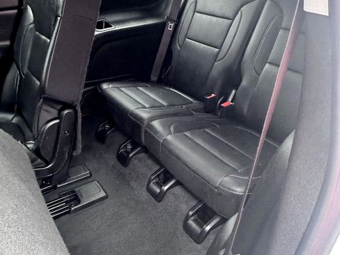 Used 2023 GMC Acadia SLT image 13