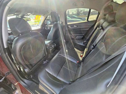Used 2017 Alfa Romeo Giulia image 16