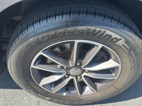 Used 2017 Dodge Grand Caravan SXT FWD image 33