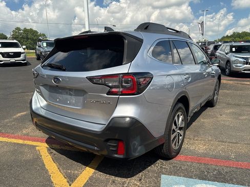 Used 2022 Subaru Outback Premium image 6