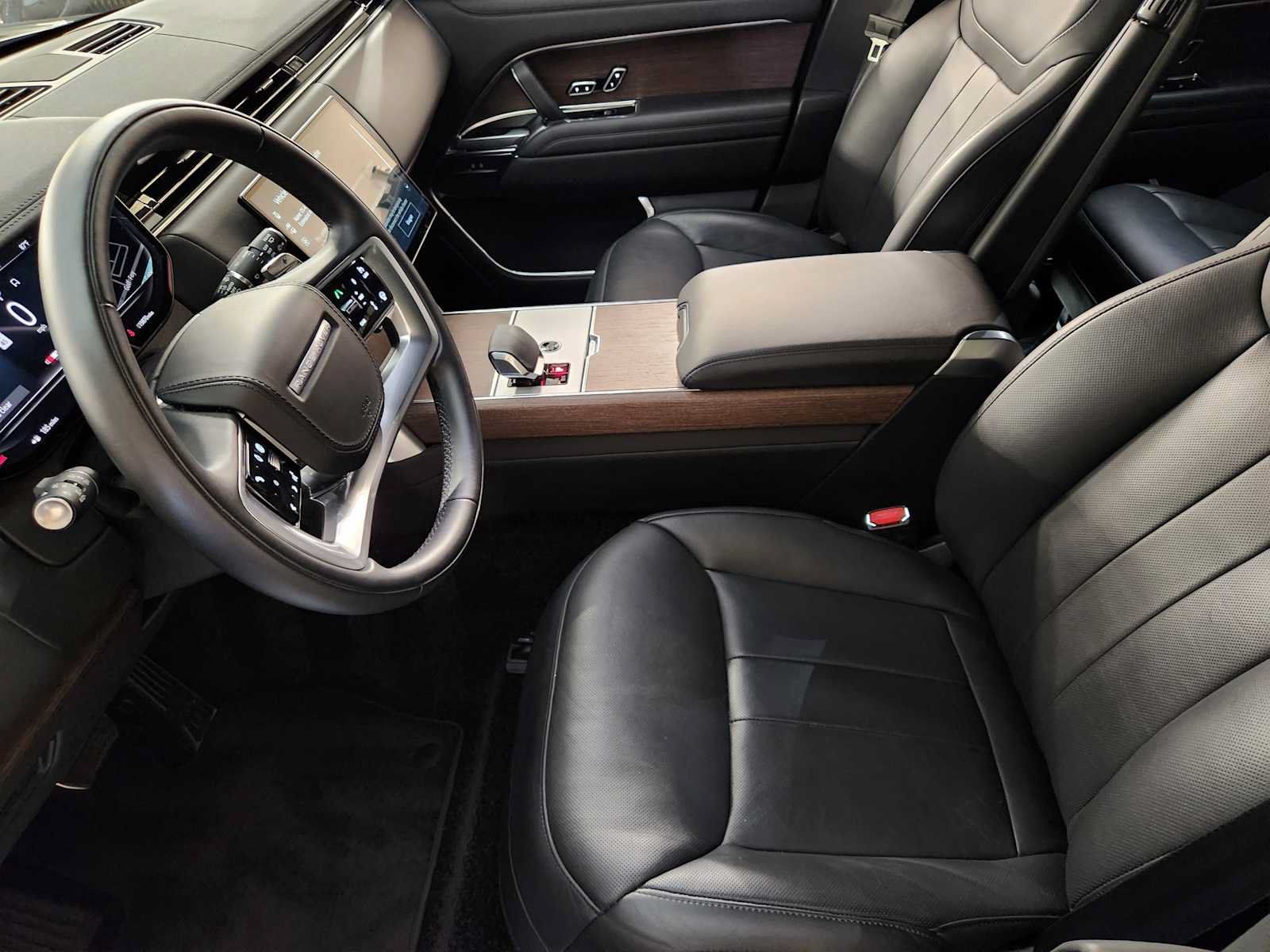 Used 2025 Land Rover Range Rover SE AWD/4WD image 13
