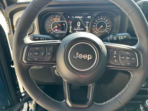 Used 2025 Jeep Wrangler Sport AWD/4WD image 21