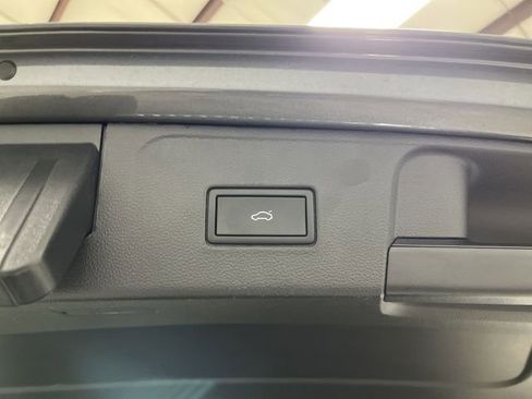 Used 2023 Volkswagen Atlas SEL Premium image 17