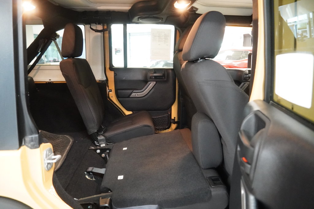 Used 2014 Jeep Wrangler Unlimited Sport w/ Quick Order Package 24S AWD/4WD image 31