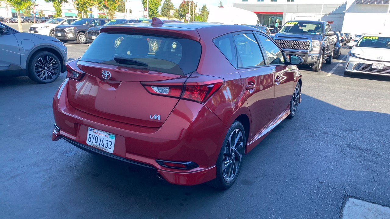 Used 2018 Toyota Corolla iM w/ Carpet Mat Package (TMS) FWD image 2