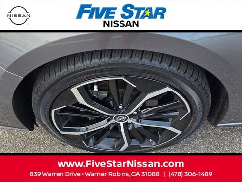 Used 2024 Nissan Altima 2.5 SR FWD image 17