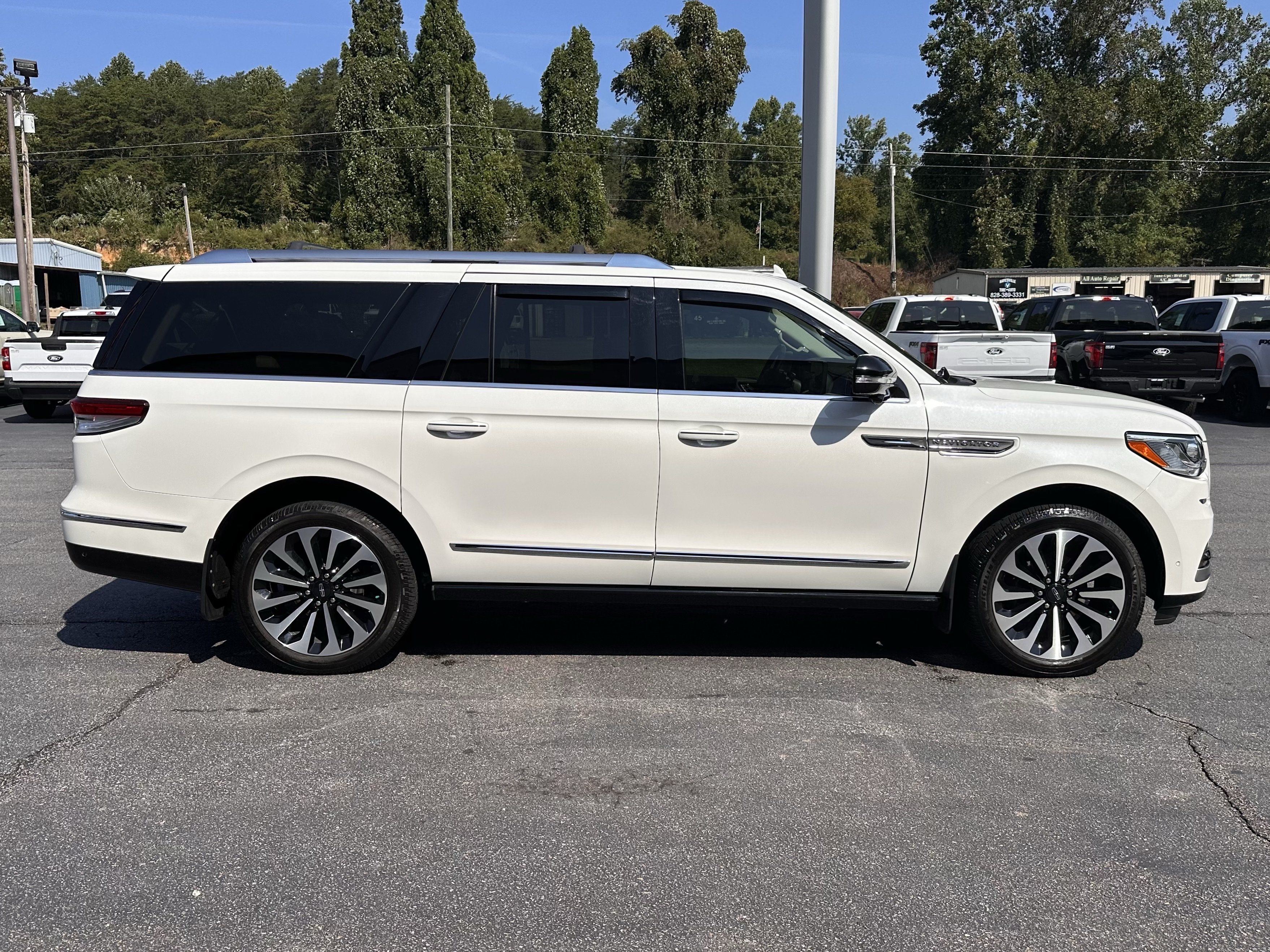 Used 2024 Lincoln Navigator L Reserve AWD/4WD image 5