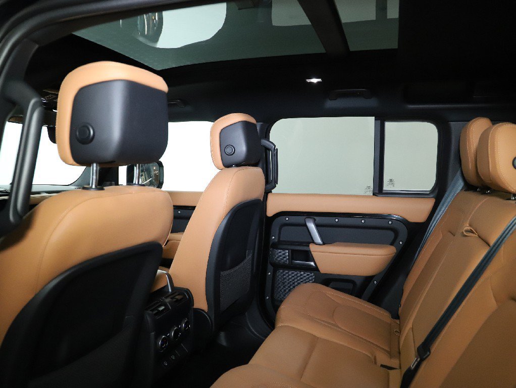 Certified 2024 Land Rover Defender 110 V8 AWD/4WD image 19