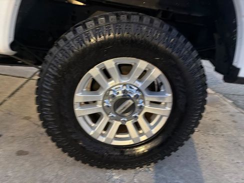 Used 2018 Ford F250 XLT w/ Snow Plow Prep Package image 32