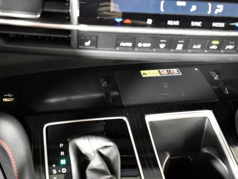 Used 2025 Toyota Sienna XSE w/ XSE Plus Package image 38