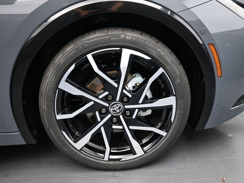 New 2025 Toyota Prius Plug-In Hybrid image 11