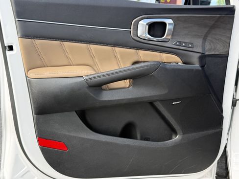 Certified 2024 Kia Sorento SX Prestige w/ Olive Brown Leather Package image 12
