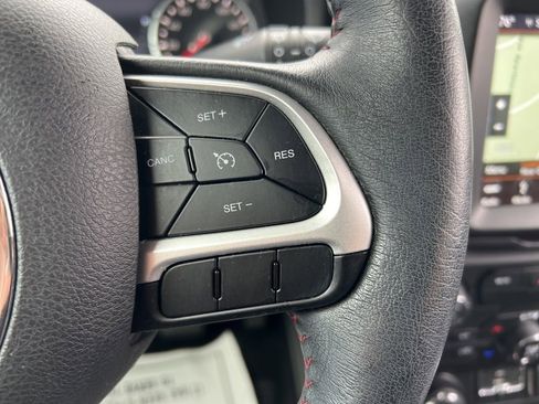 Used 2019 Jeep Renegade Trailhawk image 18