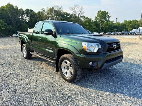 Used 2014 Toyota Tacoma 4x4 Access Cab V6 w/ TRD Sport Package image 7