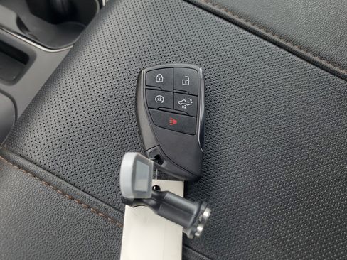 Used 2023 GMC Sierra 1500 AT4 w/ AT4 Preferred Package image 30