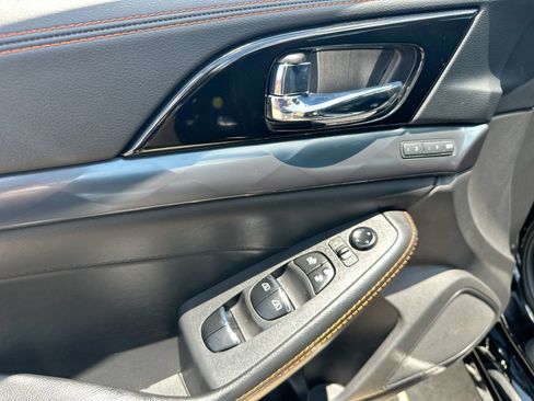 Used 2023 Nissan Maxima SR w/ Sport Mat Group FWD image 13